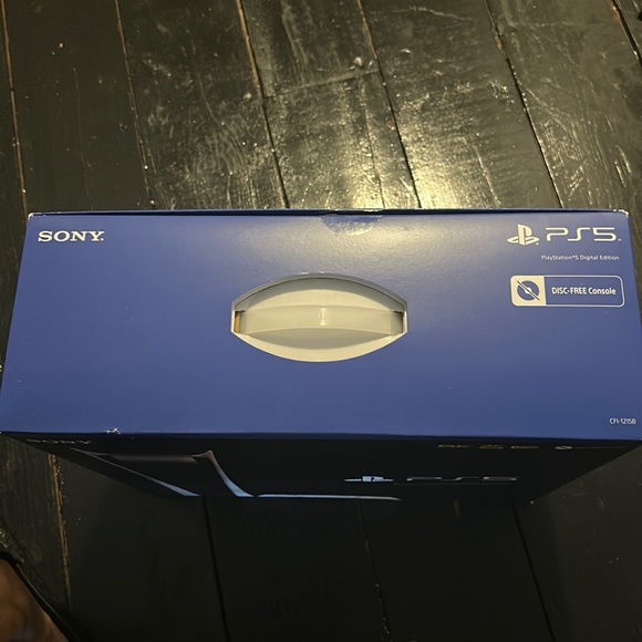 Brand new PlayStation 5 NEVER USED , (only opened to show proof) - Picture 1 of 4